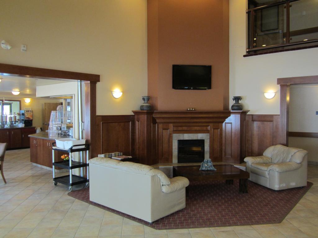 One-Bedroom King Suite - Non-Smoking