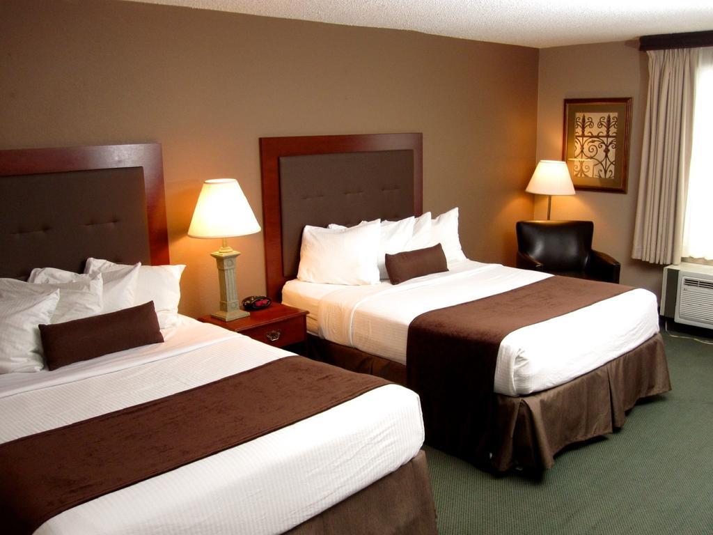 Queen Room with Two Queen Beds - Disability Access/Non-Smoking with Bathtub