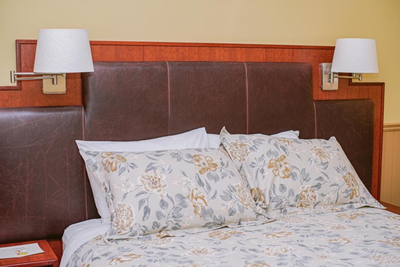 Premier Queen Room (Private Bathroom)