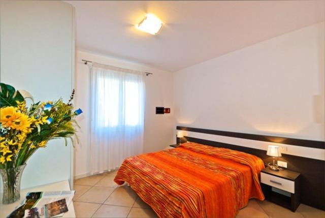 Deluxe One-Bedroom Apartment,12362047:JPEG