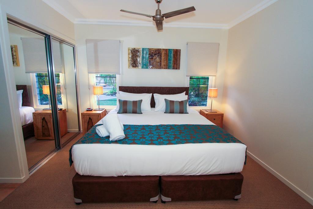 One-Bedroom Poolside Villa