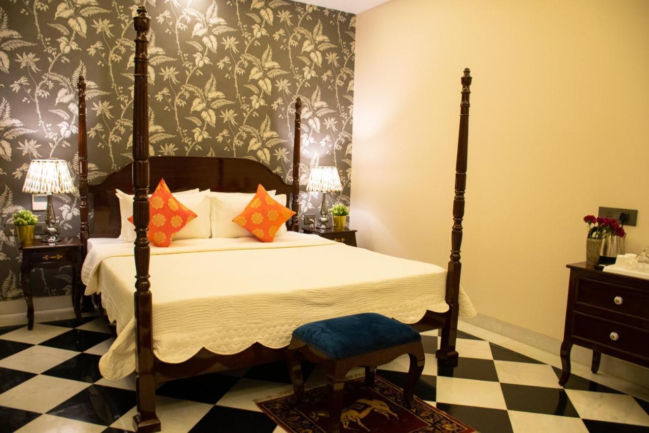 Heritage Deluxe Room:10% Discount on Food and Beverages and Laundry Services, Welcome Drink on Arrival, Free Wi-Fi, Early Check-in and Late Check-out (Subject to Availbility), Complimentary room upgrade (Subject to Availability)