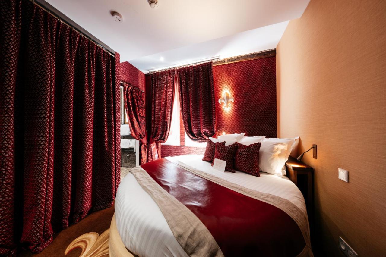 Double Room Round Bed