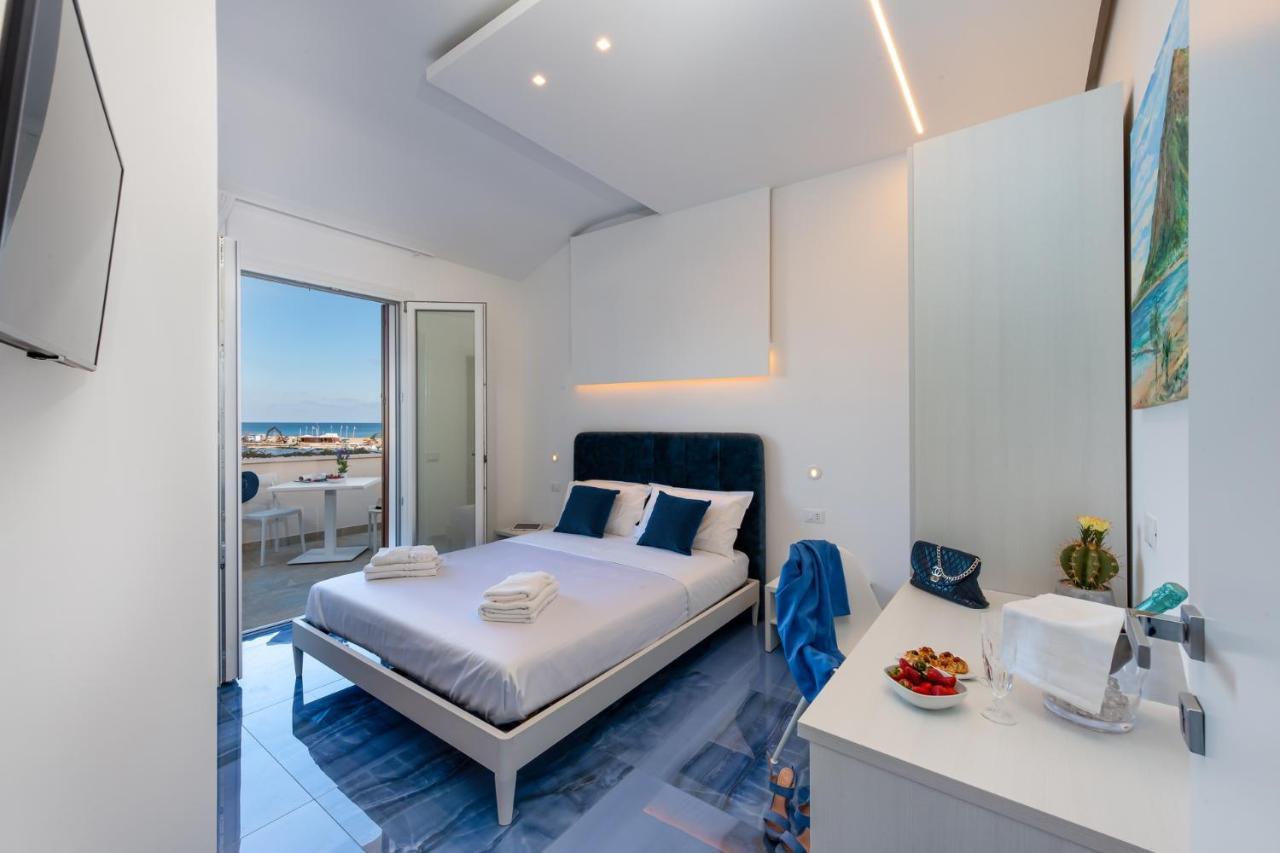 Deluxe Double Room with Balcony and Sea View