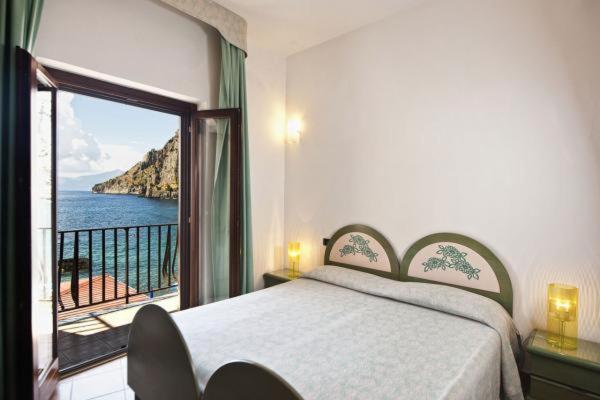 Double or Twin Room with Sea View