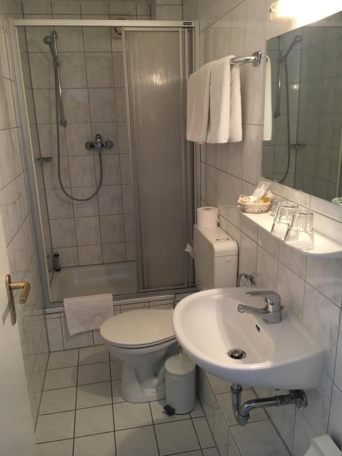 Zweibettzimmer mit eigenem Bad