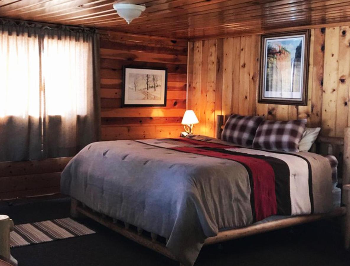 Deluxe King Cabin