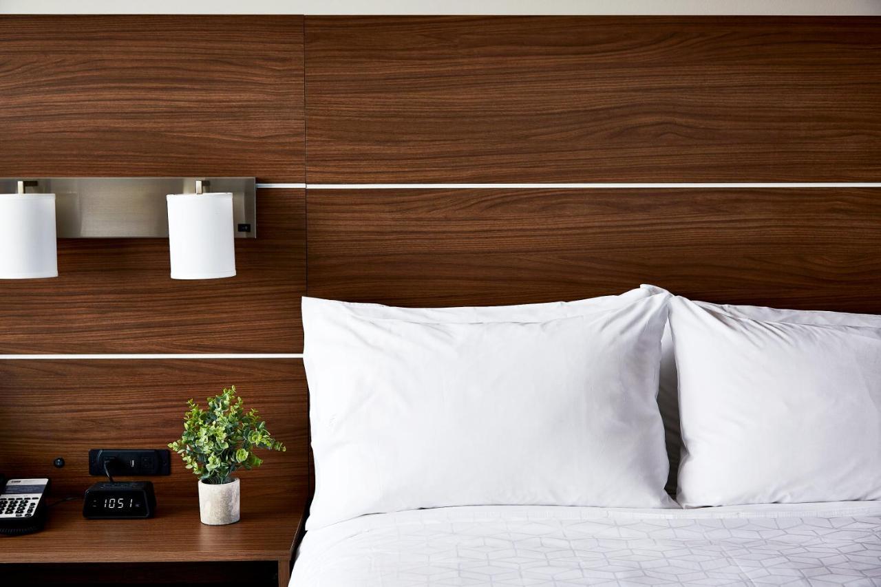 Quarto Duplo Standard com 2 Camas de Casal