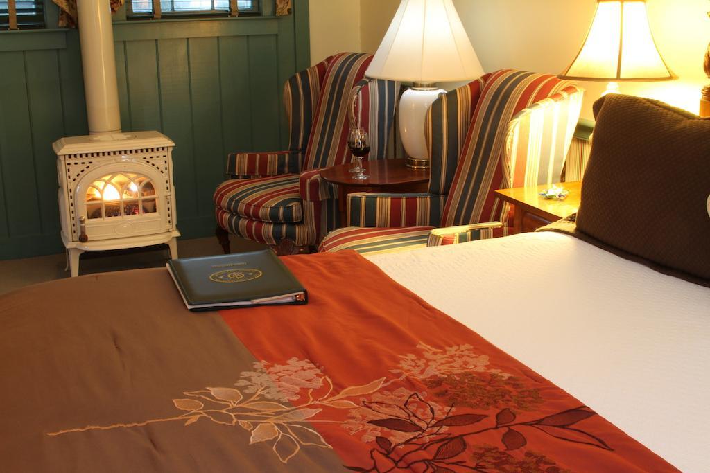 Superior King Room with Fireplace - Carriage (Tradewinds)