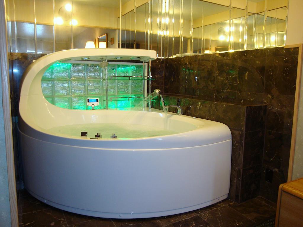King Room Spa Bath