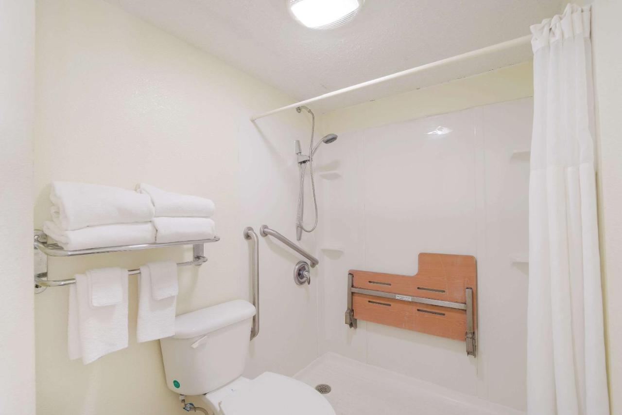 Queen Room with Two Queen Beds - Accessible/Non-Smoking