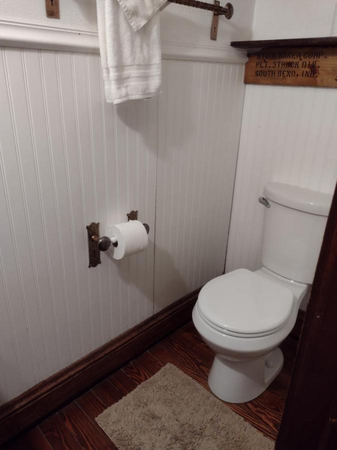 Standard Twin Room with Shared Bathroom
