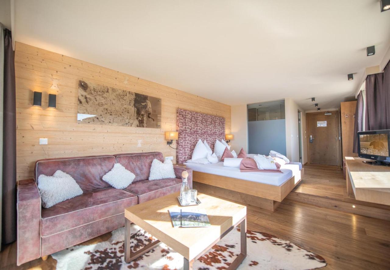 Deluxe Double Room Shower
