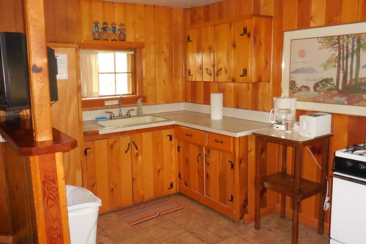 Deluxe Queen Cabin