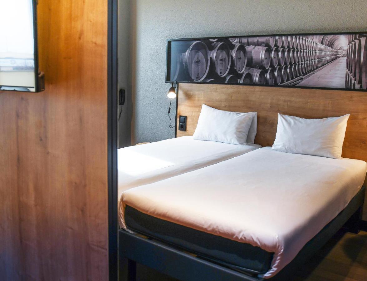 Standard Room with Two Single Beds