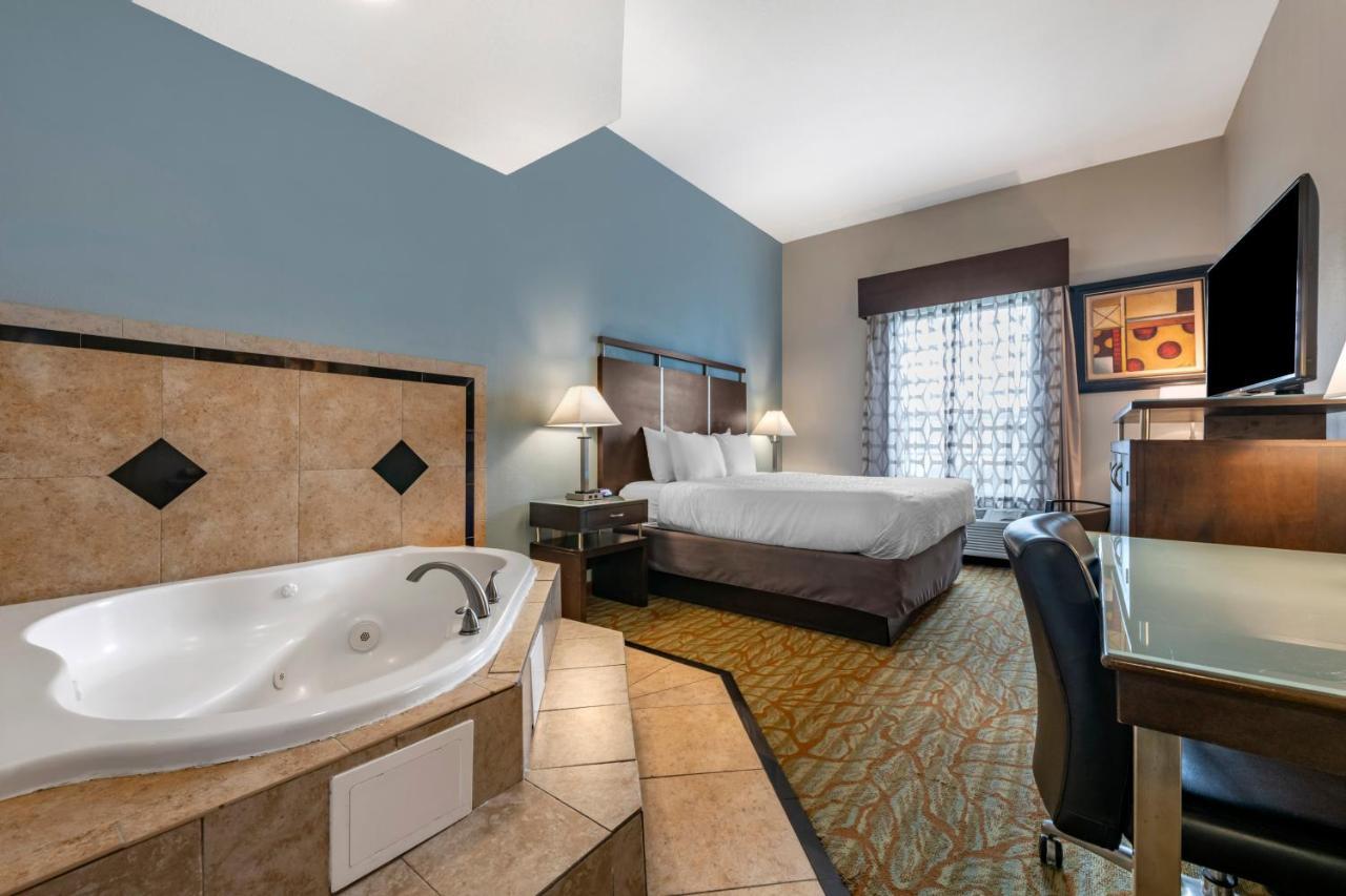 King Suite with Whirlpool - Non-Smoking