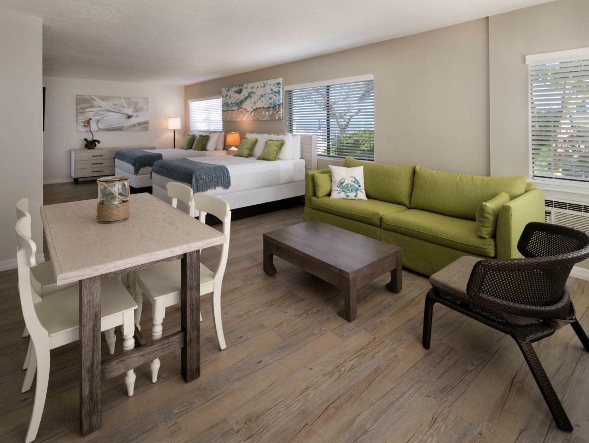 Suite Estudio con vistas al jardín y 2 camas grandes
