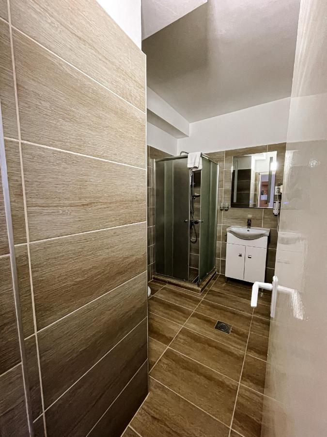 Apartment with Shower