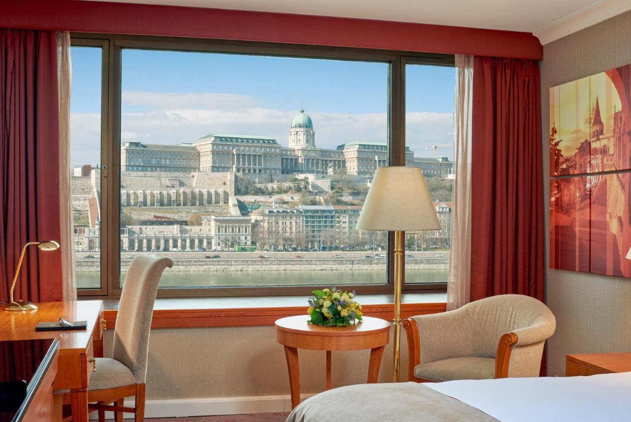 Classic Queen Room with River View - Club Lounge Access