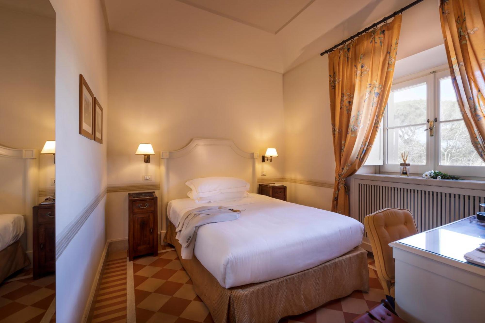 Business Single Room with Shower and Spa Package