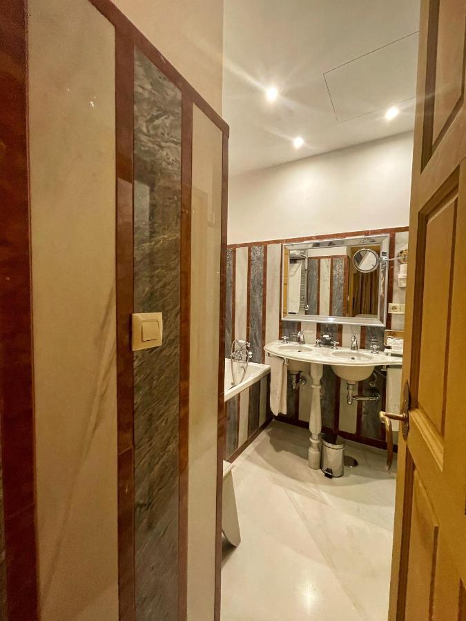 Classic Double or Twin Spa Bath