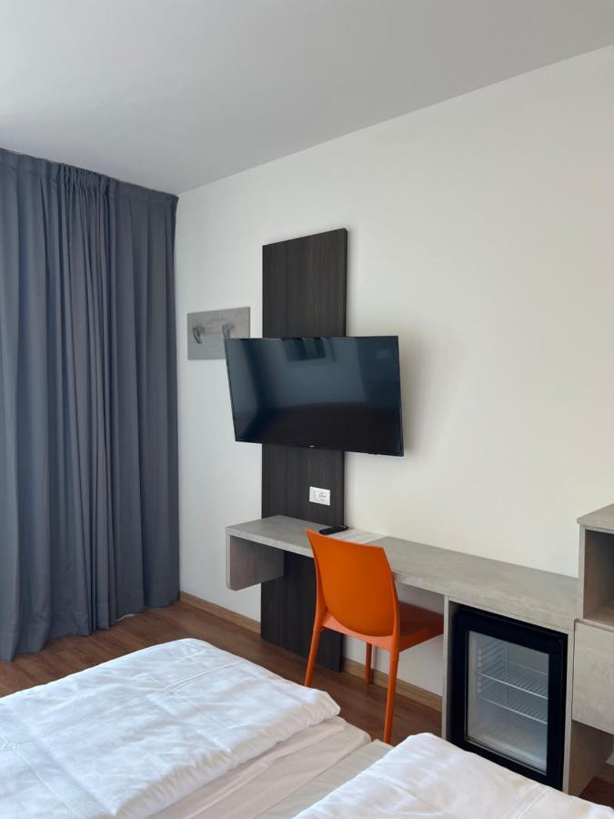 Double or Twin Room with Lake View