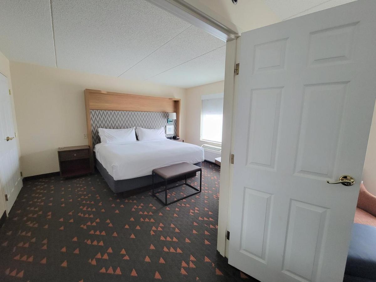 One-Bedroom King Suite with Spa Bath