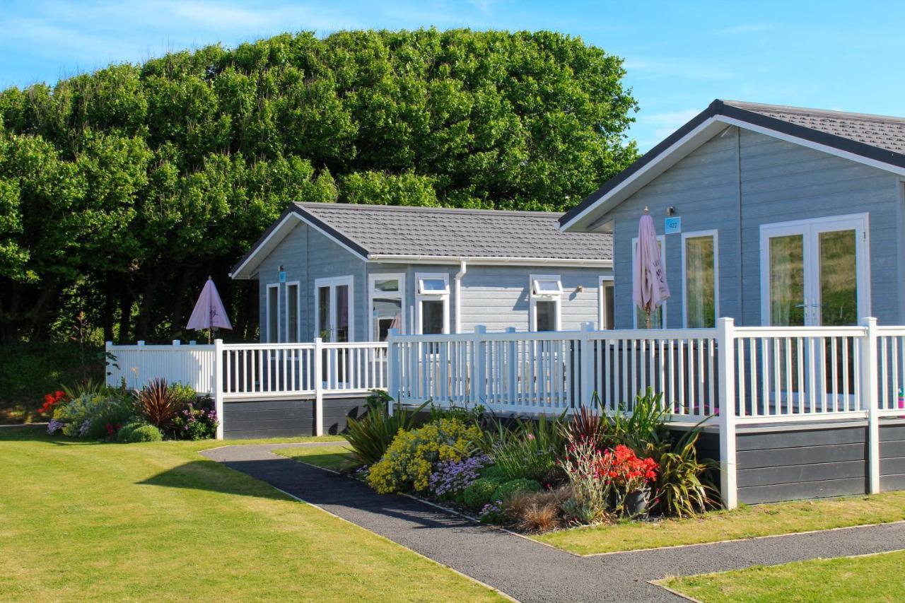 Four Bedroom Lodge with Patio, Dog Friendly