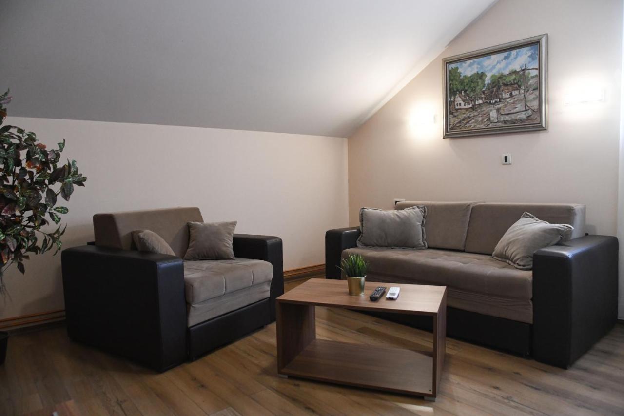 One-Bedroom Apartment,1206719731:JPEG