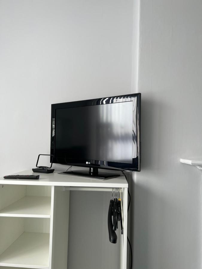 Single Room with Shared Bathroom (Room 5)