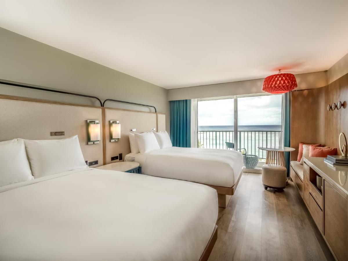 2 Double beds Premium Oceanfront