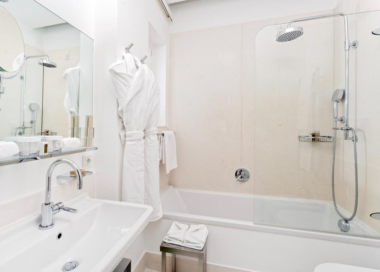 Chambre Double ou Lits Jumeaux Classique - Vue Partielle sur Mer