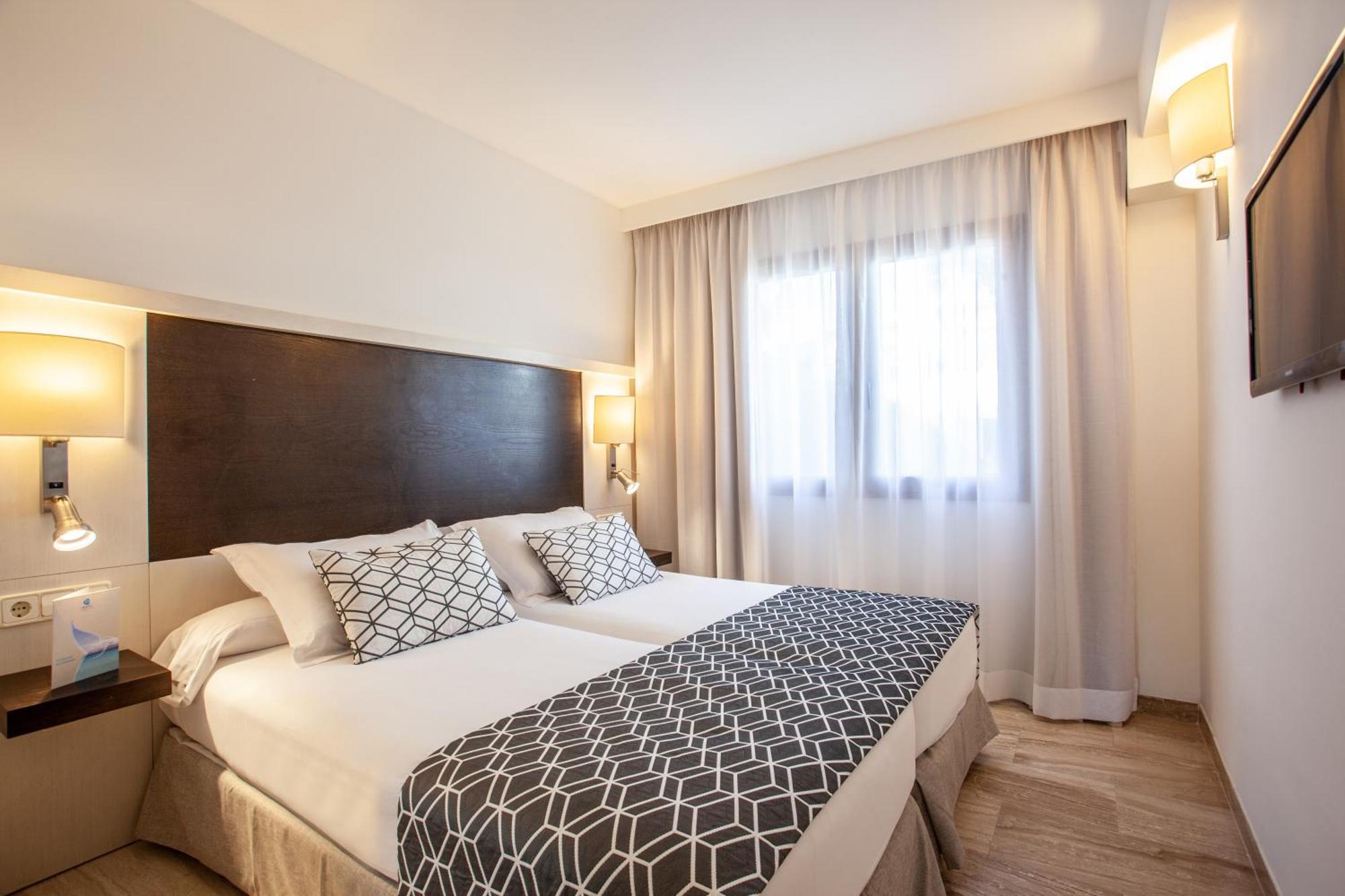 One-Bedroom Apartment with Side Sea View