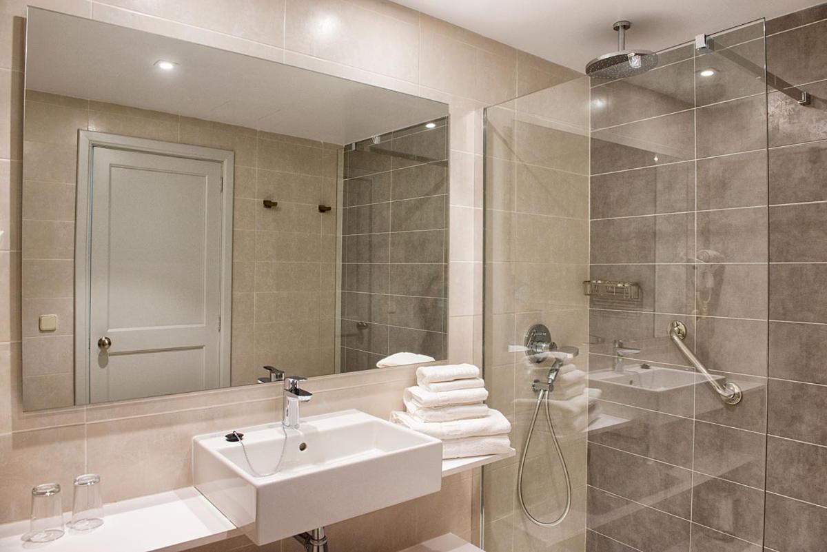 Large Single Room,1624746682:JPEG