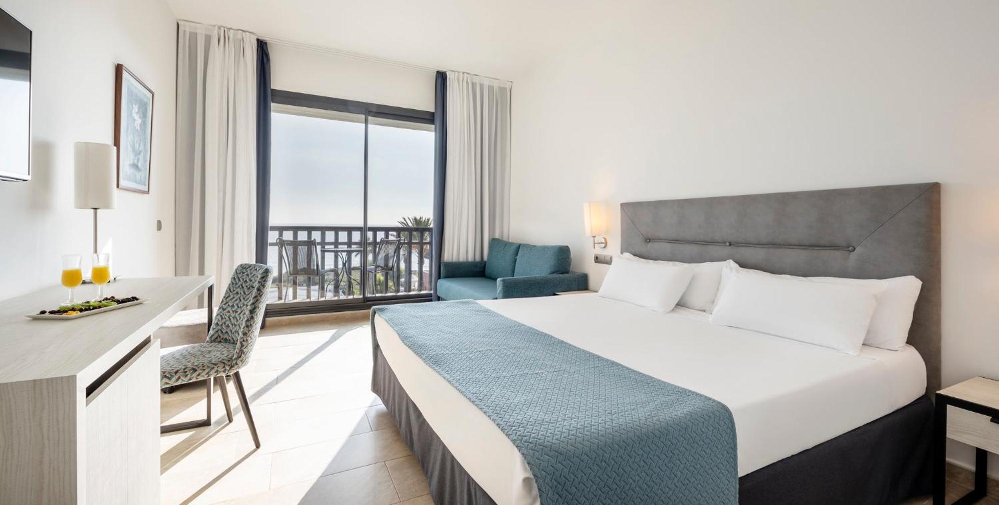 Double or Twin Room Sea View