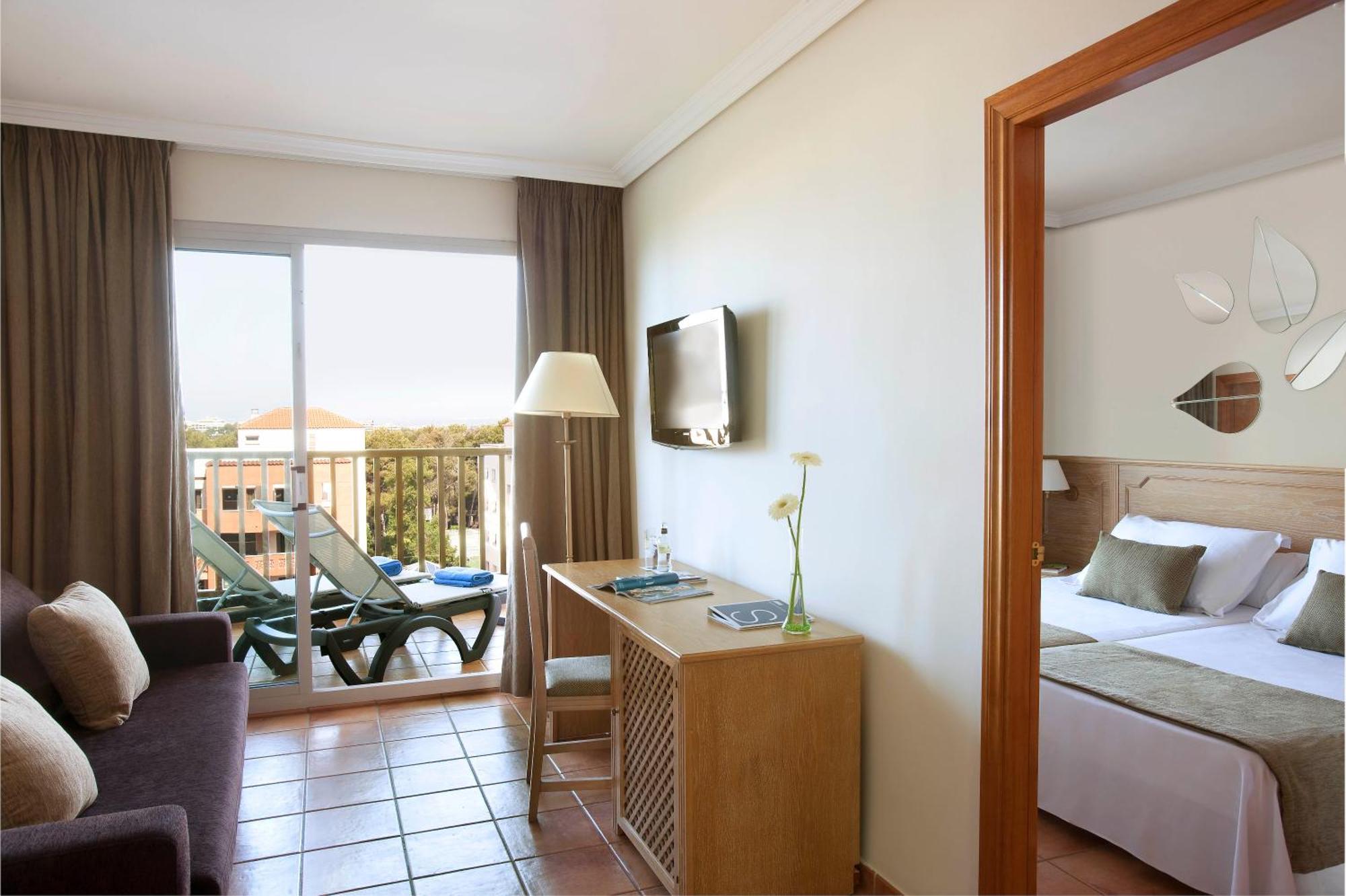Family Room (3 Adults + 1 Child up to 10 years old)