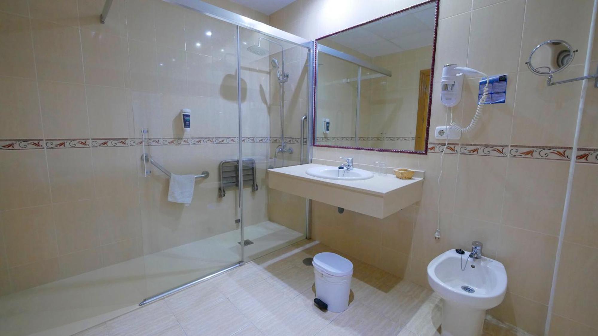 Twin Room,1207857439:JPEG
