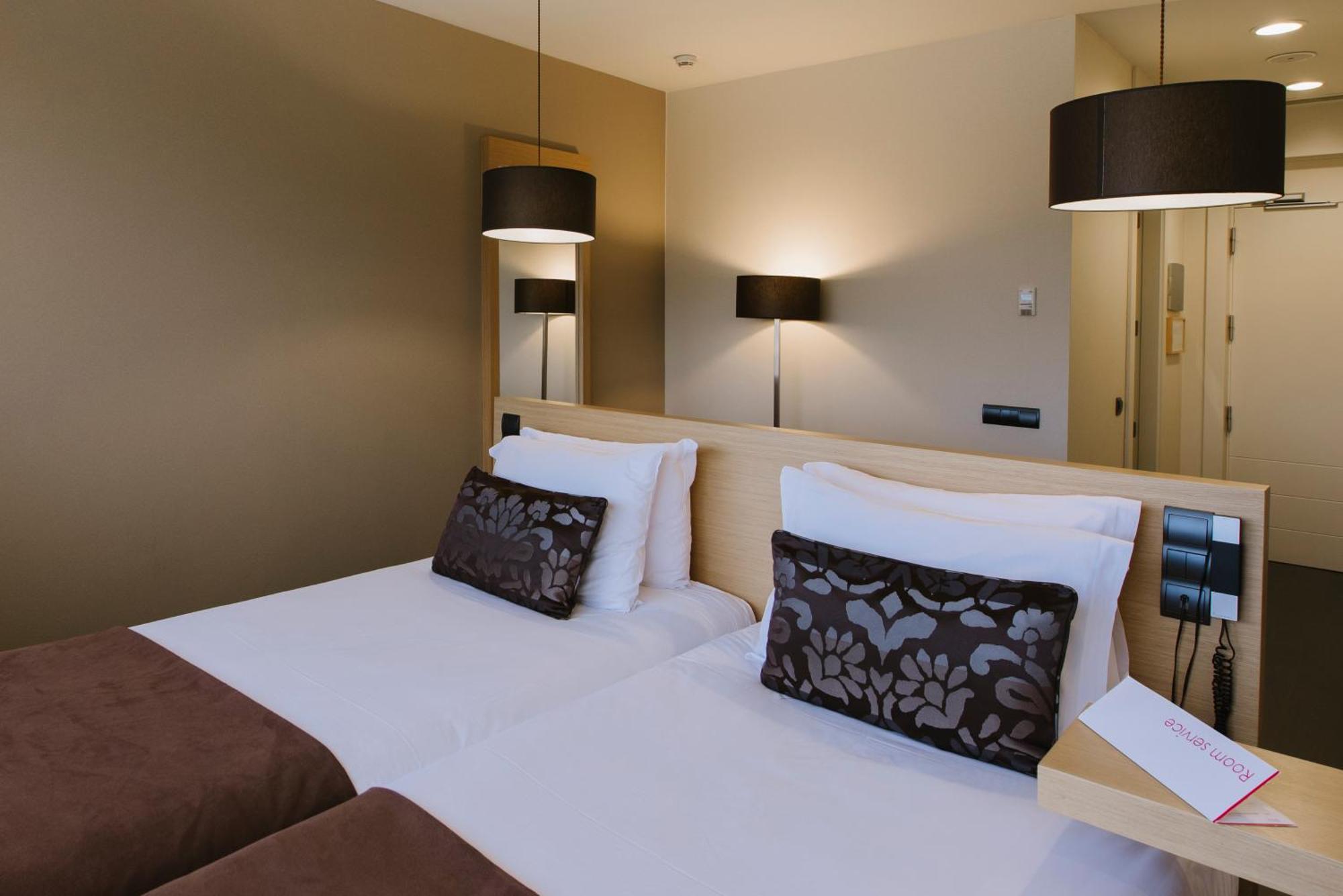Chambre Double avec Lit d'Appoint (2 Adultes + 1 Enfant)