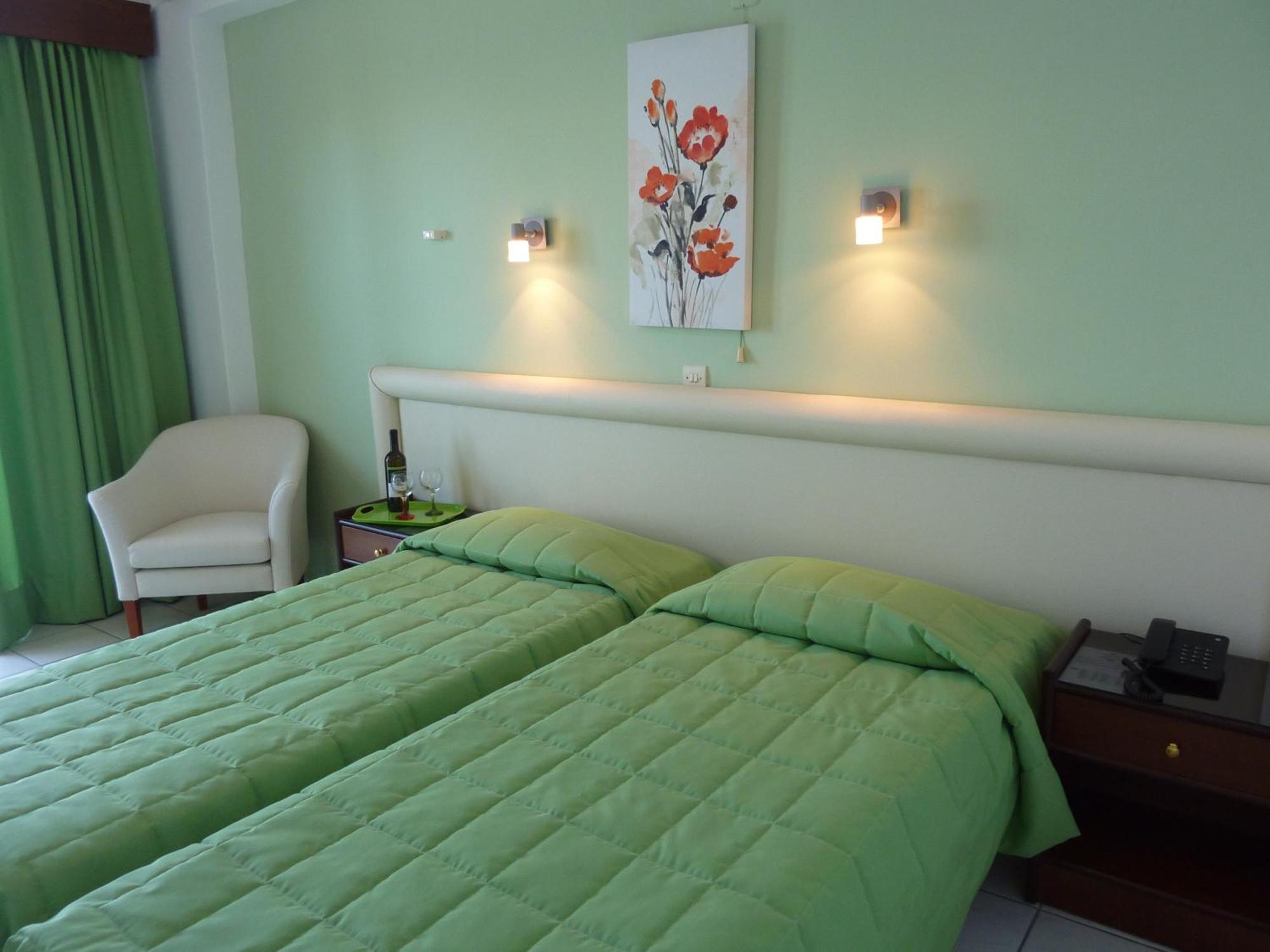 Twin Room Sea View with Extra Bed