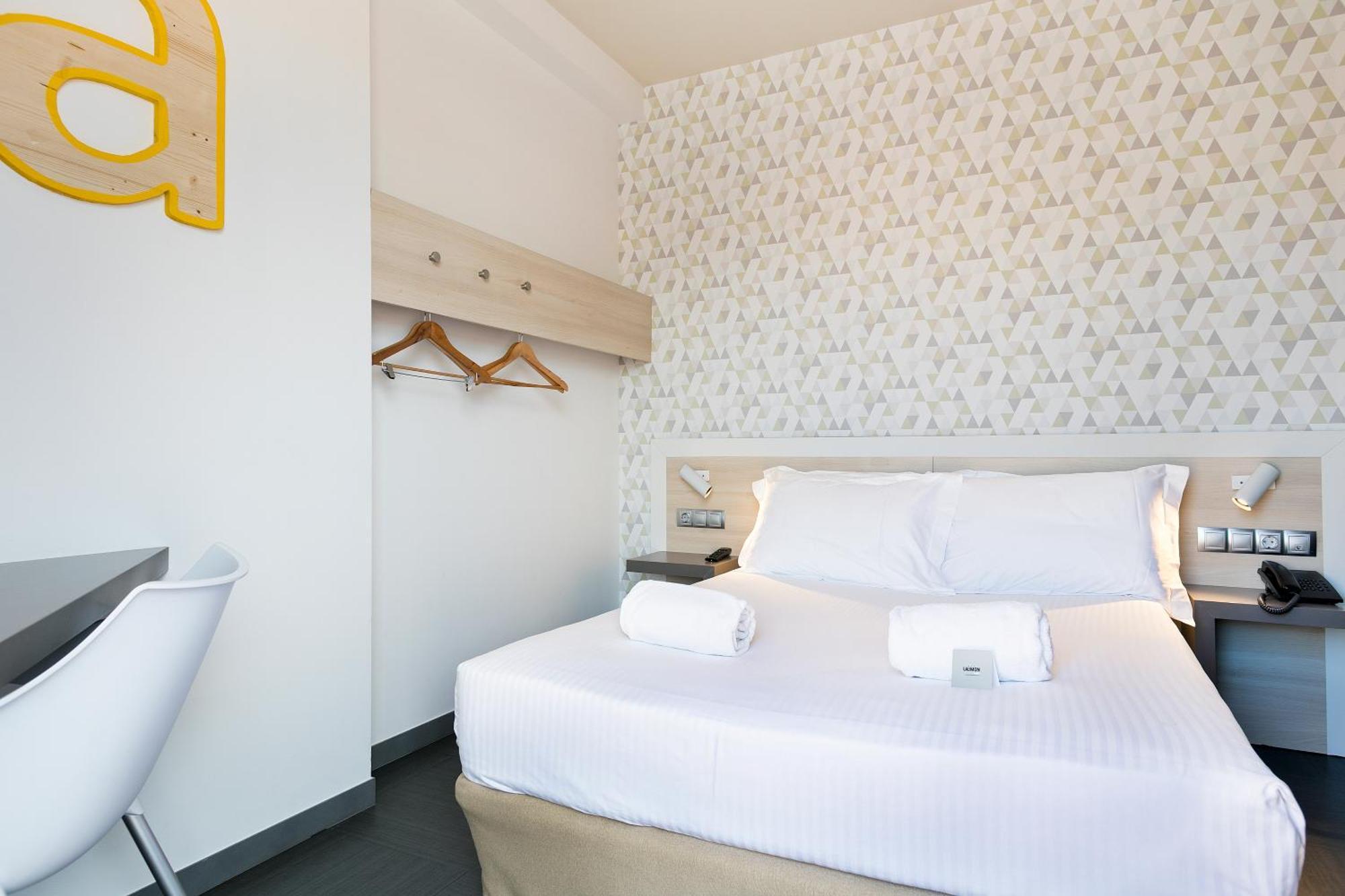 Small Double Room,63139786:JPEG