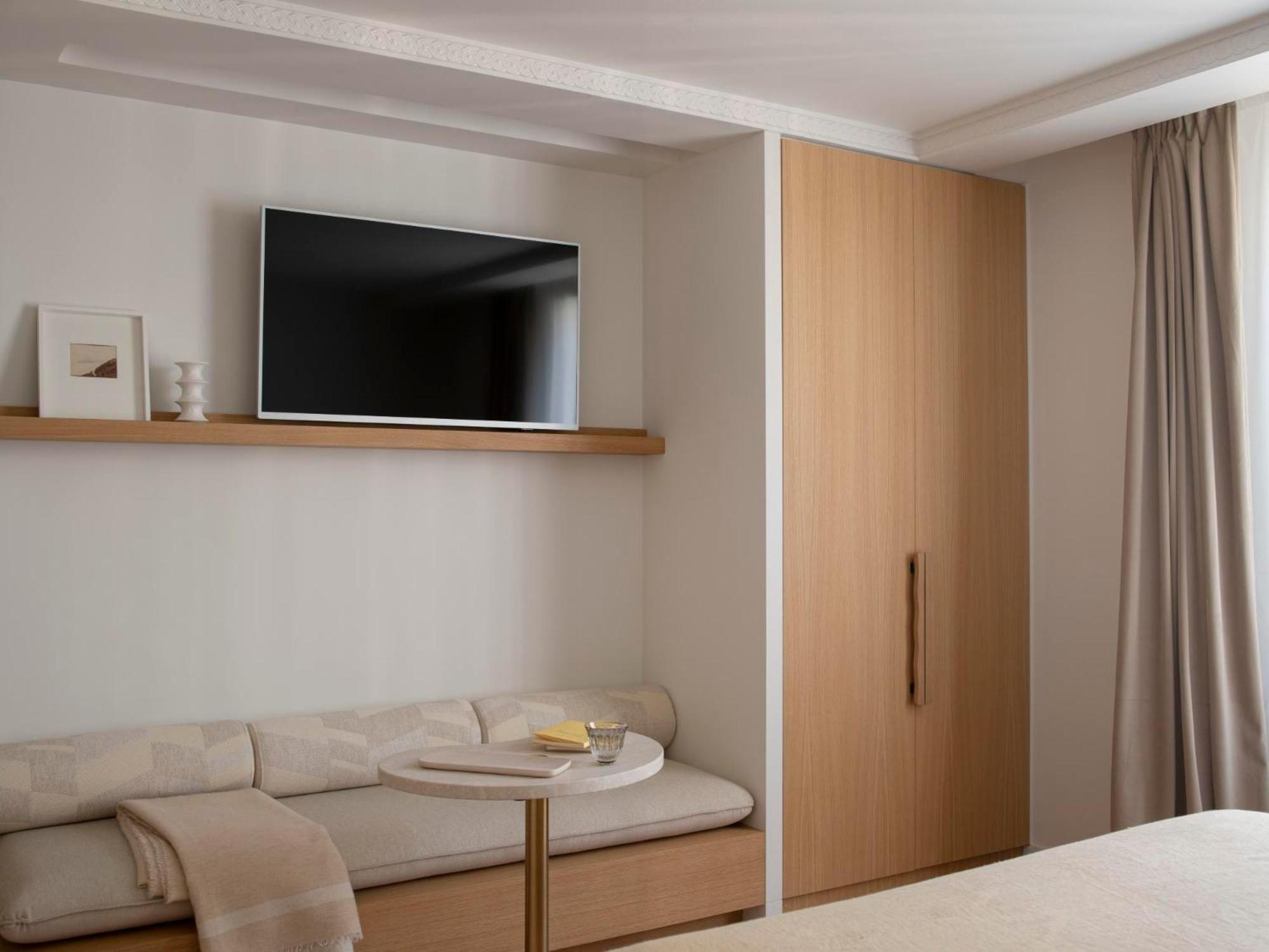 Adjacent Rooms