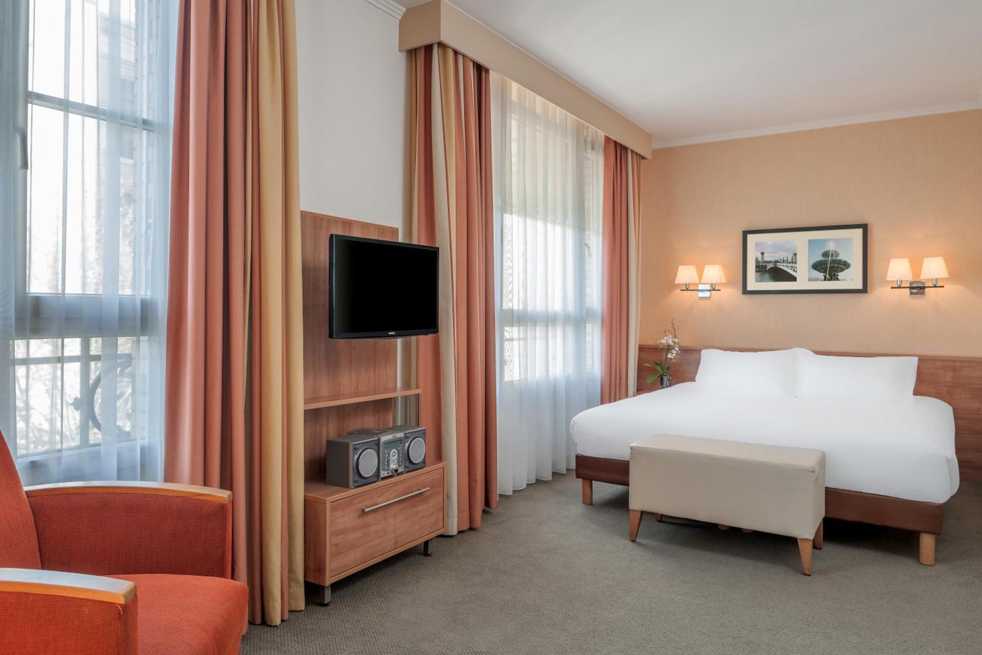 Studio (2 Adults),1208636668:JPEG