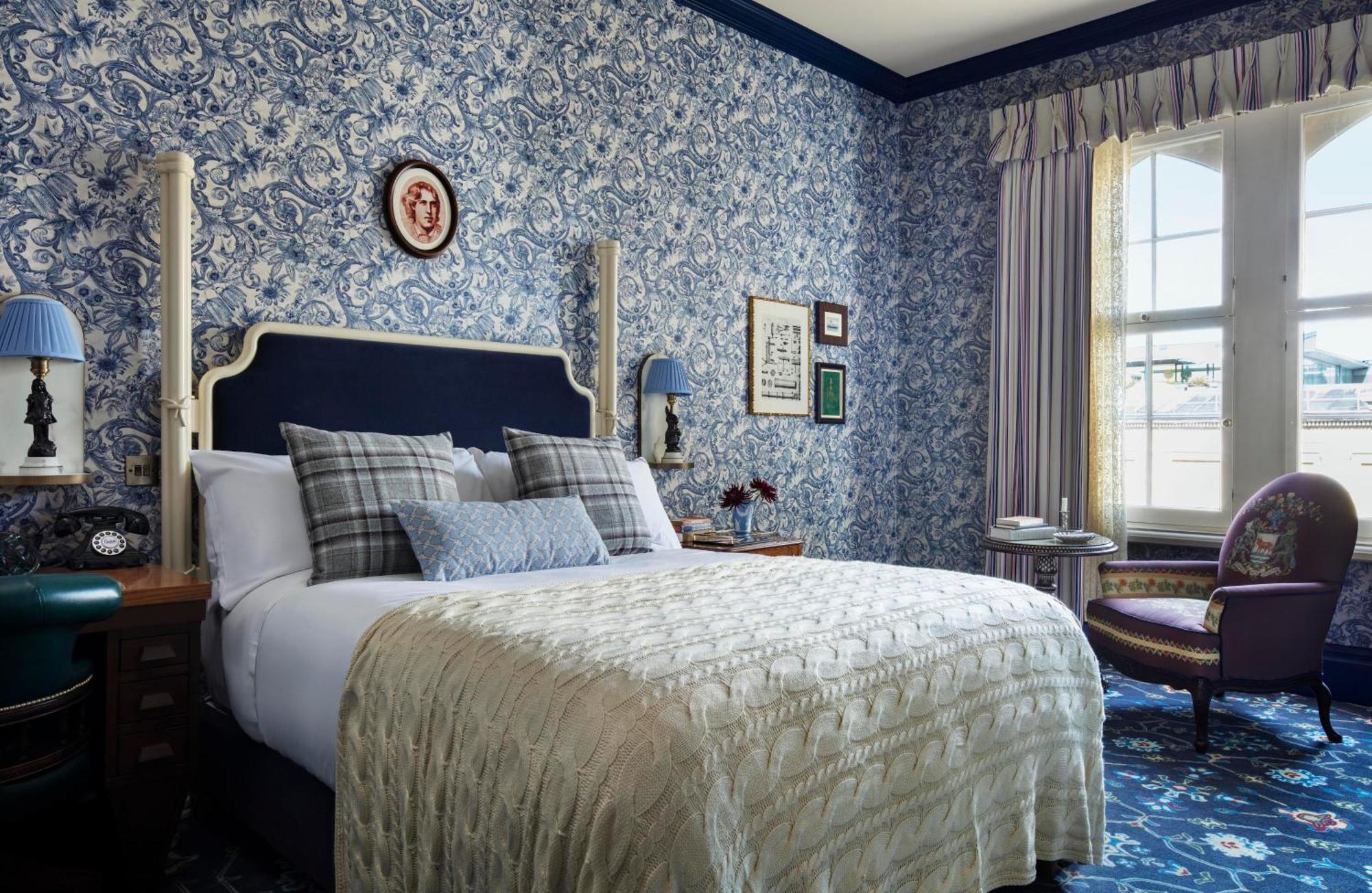 Graduate Deluxe King Room Historic View
