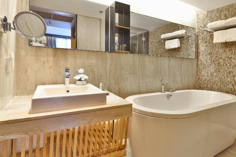 Superior One-Bedroom Suite,1274202145:JPEG