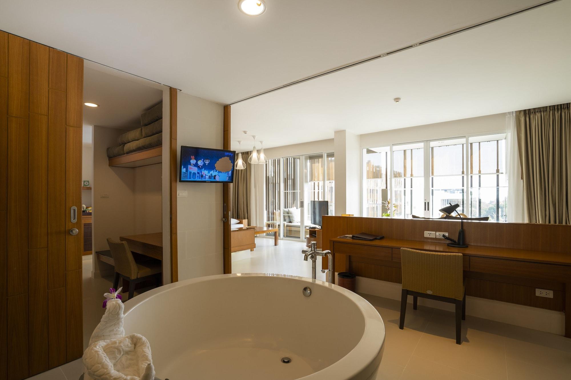 Family Suite Spa Bath