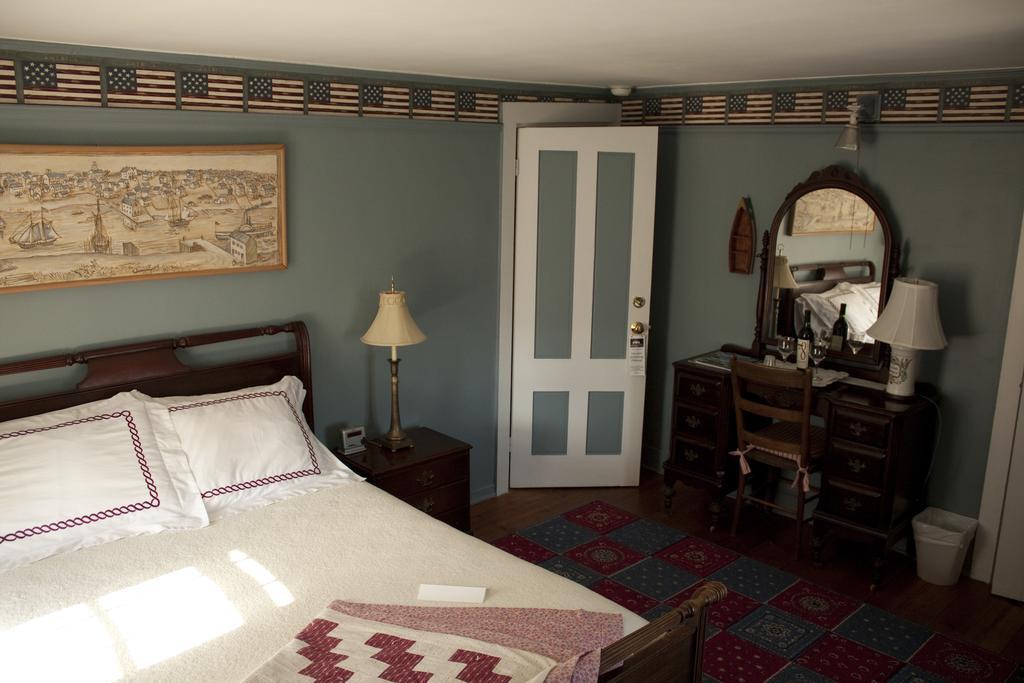 Standard Double Room with Single Day Bed