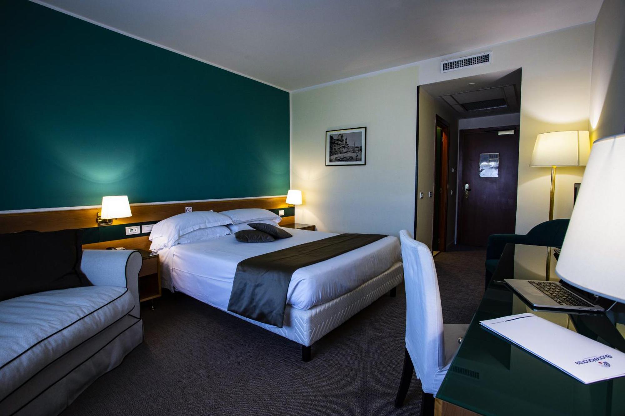 Executive Suite,1209389590:JPEG