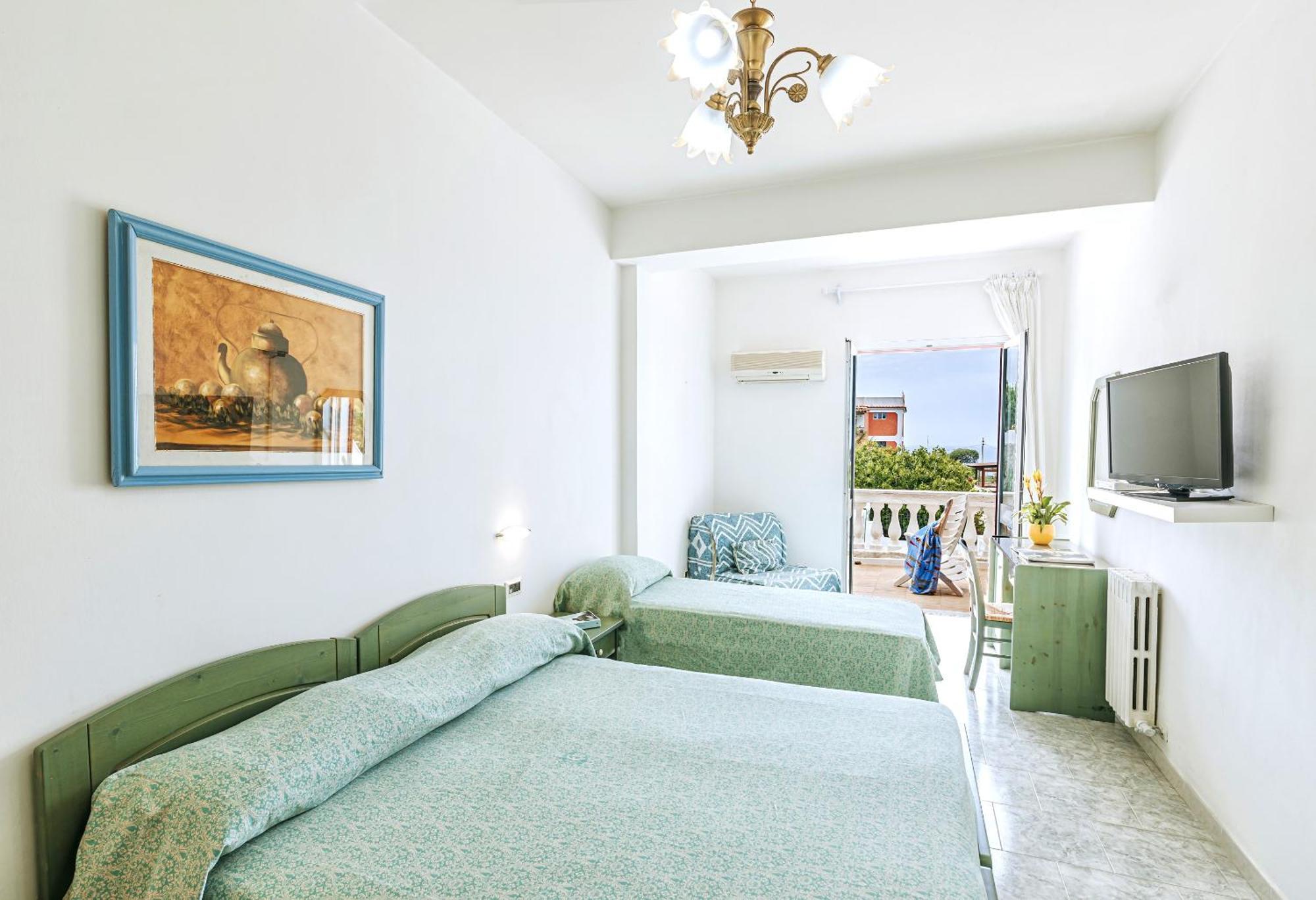 Triple Room with Sea View