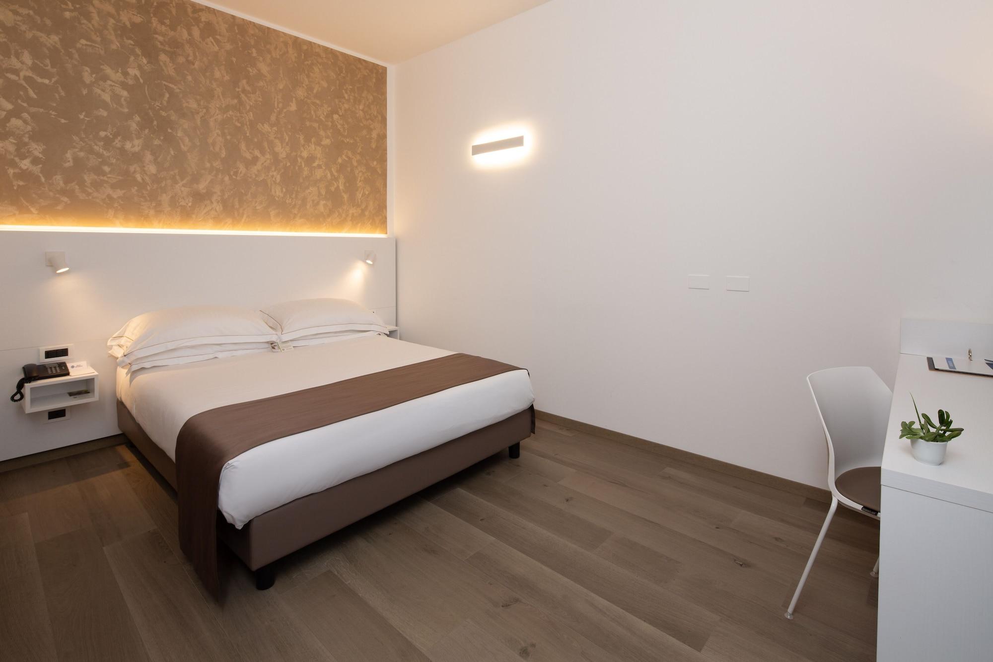 Business Queen Room