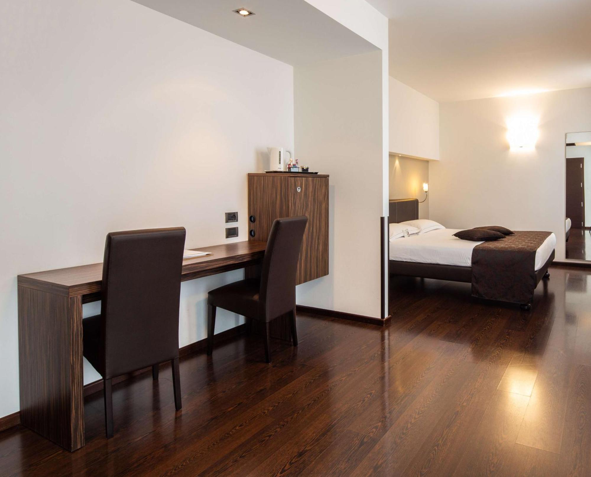 Superior King Room - Non-Smoking